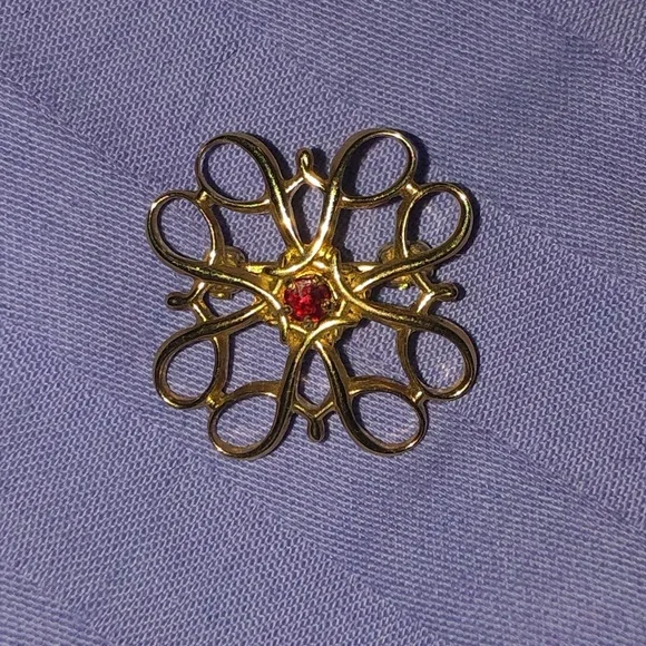 Avon Presidents Club Pin - Picture 1 of 3
